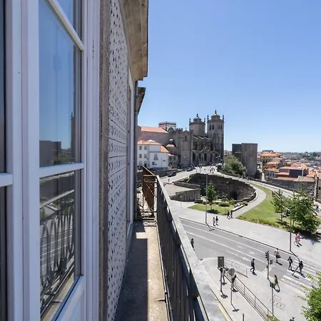 Roomy Flat - Terrace & Se View *